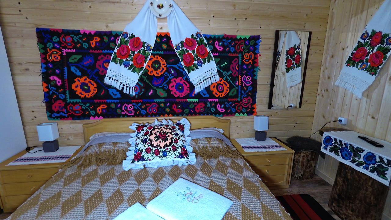 Pensiunea Lore&Sara Satu Sugatag Экстерьер фото