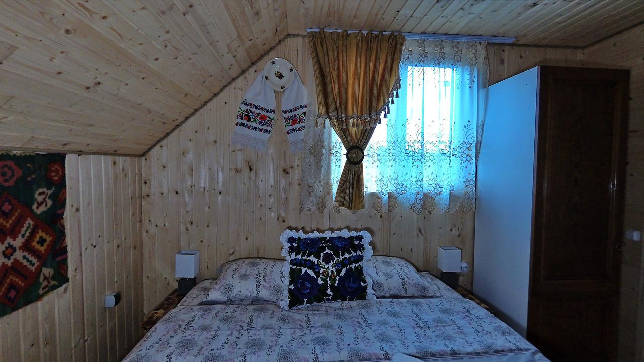Pensiunea Lore&Sara Satu Sugatag Экстерьер фото