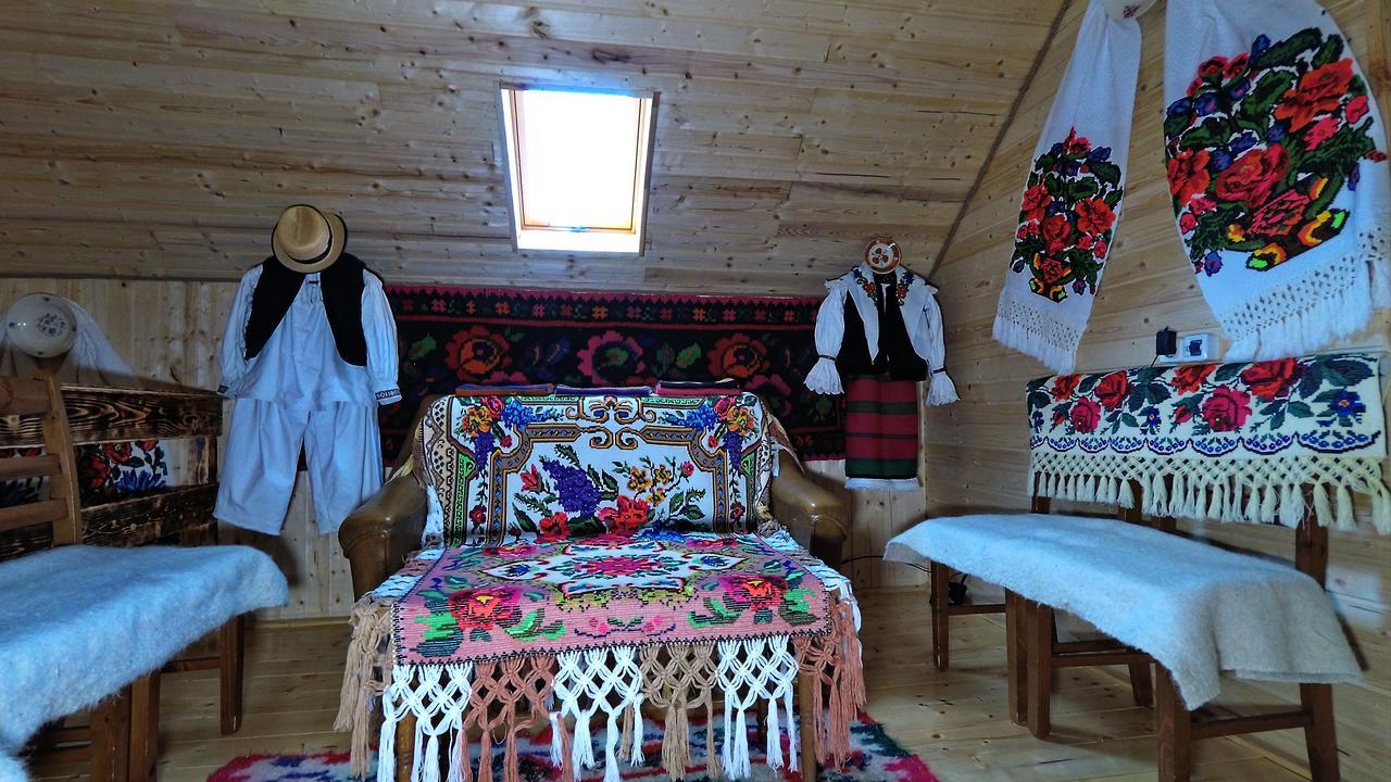 Pensiunea Lore&Sara Satu Sugatag Экстерьер фото