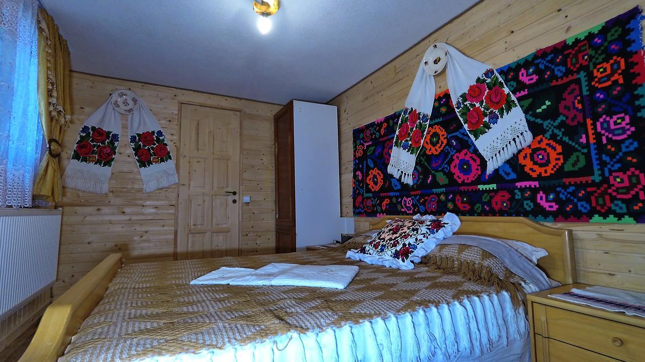 Pensiunea Lore&Sara Satu Sugatag Экстерьер фото